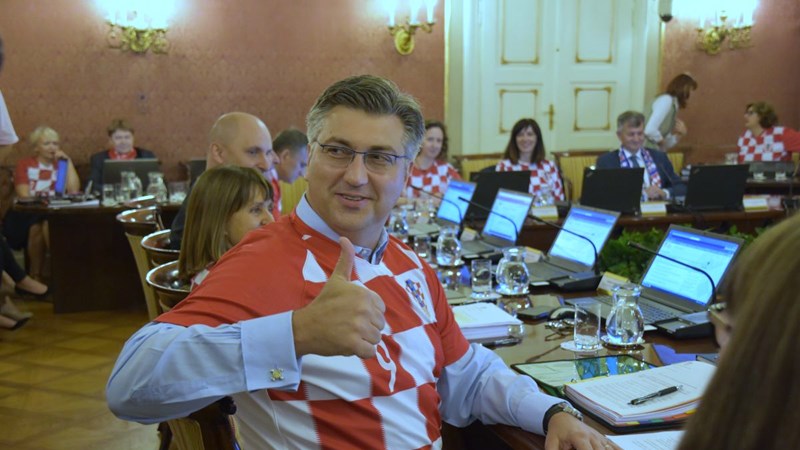 Predsjednik Vlade bodri Vatrene u finalu s navijačima u Hrvatskoj 